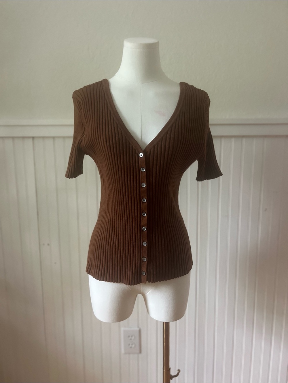 Quiet Luxury Minimalist Chic L Brown Ribbed Button V Neck Knit Cardigan Top